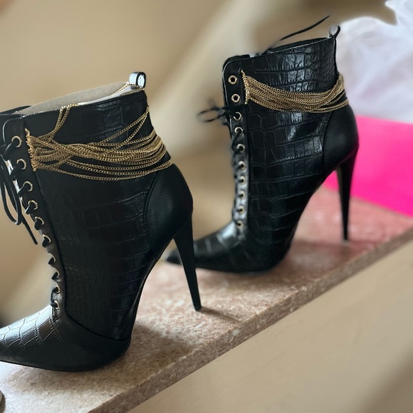 Boots that were never worn from Shoedazzle - Picture 1 of 3